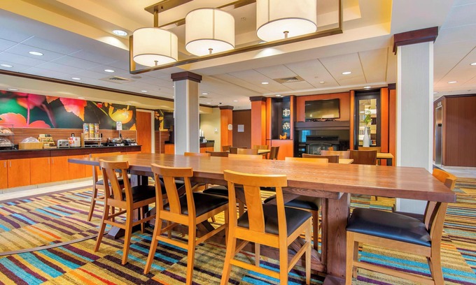 Hooksett Hotel | Discover Fairfield Inn & Suites in Hooksett, NH - Rated 8.8