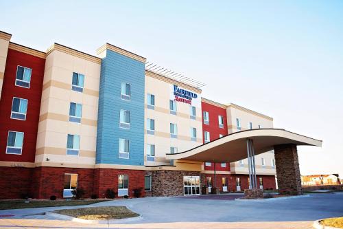 Urbandale Hotel | Modern Fairfield Inn & Suites with Pool in Des Moines Urbandale