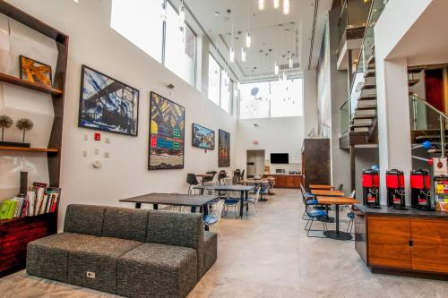 Gowanus Hotel | Explore Fairfield Inn & Suites New York Brooklyn's Unique Amenities