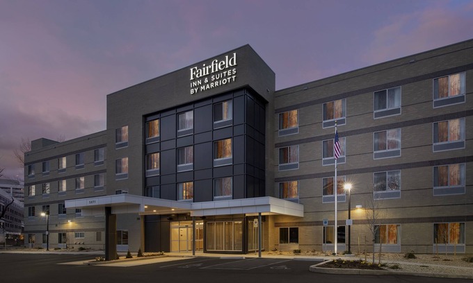 Hampden South Hotel | Eco-Friendly Fairfield Inn & Suites Near Denver Tech Center
