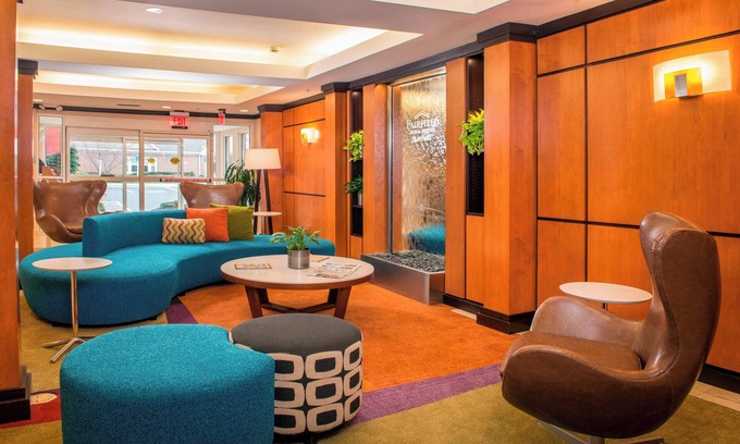 Ballenger Creek Hotel | Eco-Friendly Fairfield Inn & Suites with Pool & Breakfast