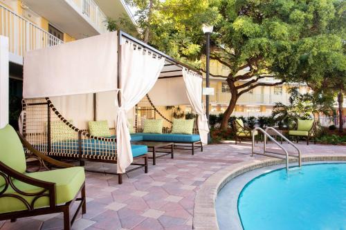 New Town Hotel | Relax at Fairfield Inn & Suites by Marriott Key West