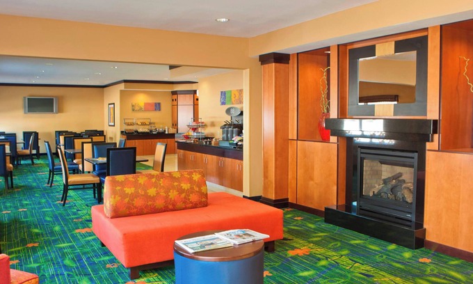 Champaign Hotel | Inviting Fairfield Inn & Suites with Pool and Breakfast Options