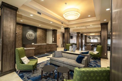 Kearney Hotel | Discover Fairfield Inn & Suites by Marriott Kearney's Poolside Comfort