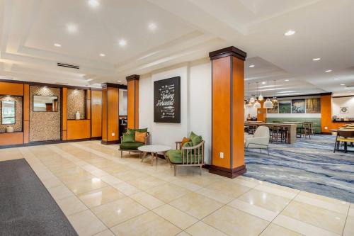 Conroe Hotel | Welcoming Fairfield Inn & Suites: Pool, Breakfast & More!