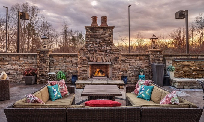 Elkin Hotel | Inviting Fairfield Inn & Suites: 9.4/10 with Pool & Spa