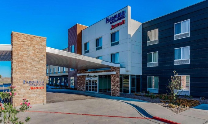Pecos Hotel | Inviting Fairfield Inn & Suites by Marriott Pecos Retreat
