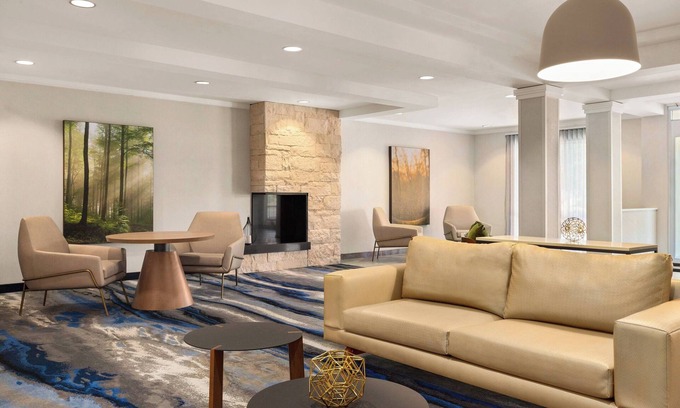 Sparks Hotel | Comfortable Fairfield Inn & Suites with Pool and Spa