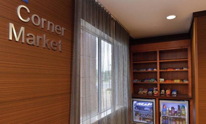 Avon Hotel | Comfortable Fairfield Inn & Suites with Pool and Spa