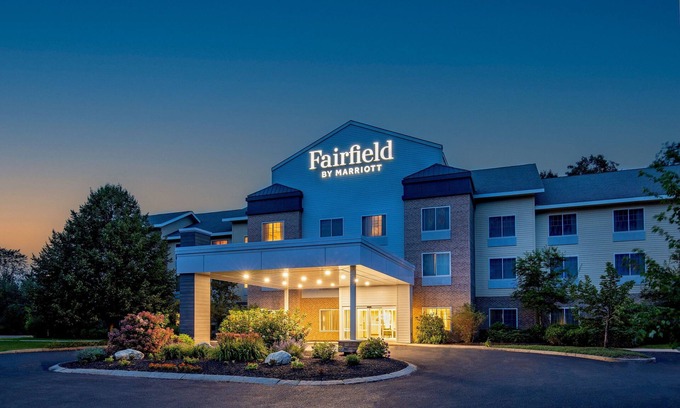 Brunswick Hotel | Discover Fairfield Inn & Suites: Eco-Friendly Comfort Awaits