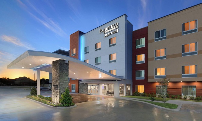 Burleson Hotel | Explore Comfort at Fairfield Inn & Suites Fort Worth South