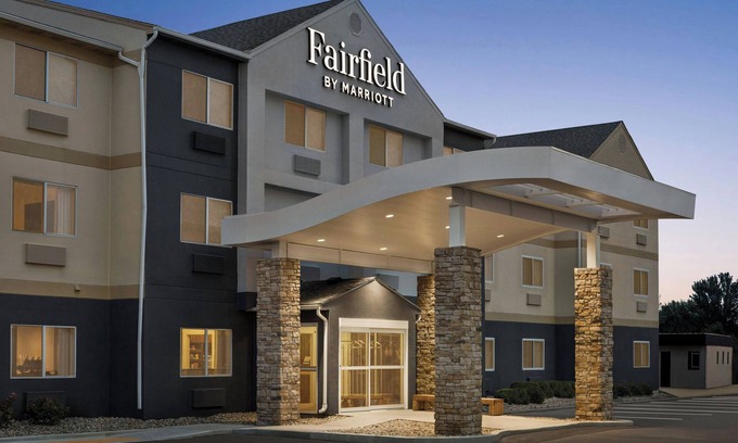 Findlay Hotel | Discover Fairfield Inn & Suites Findlay with Pool & Breakfast