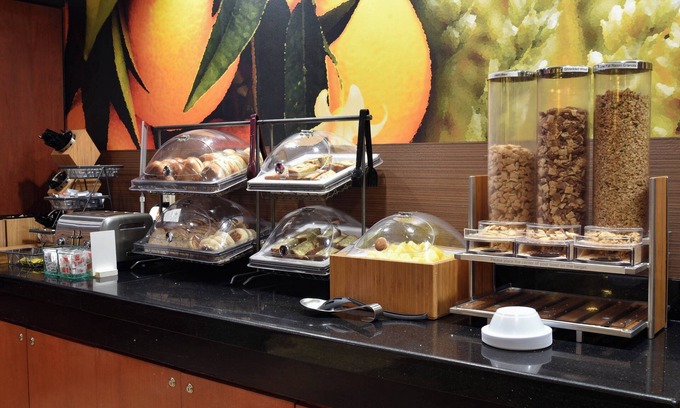 Windsor Locks Hotel | Relax at Fairfield Inn & Suites Hartford Airport with Pool