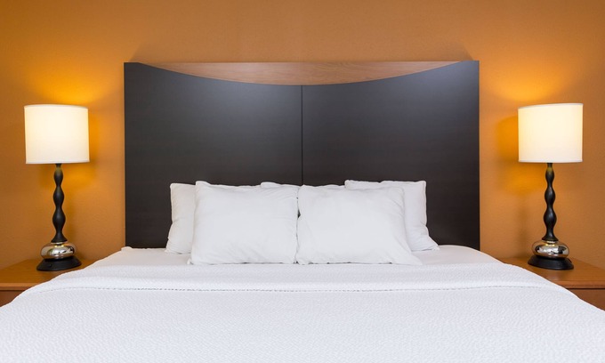 Joliet Hotel | Discover Fairfield Inn & Suites Joliet North with Pool Access