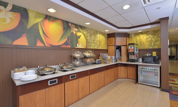 Williamsport Hotel | Excellent Fairfield Inn & Suites: Pool, Dining & More