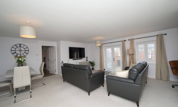 Milton Keynes Apartment | Discover Family-Friendly Comfort at Fairfields Coach House