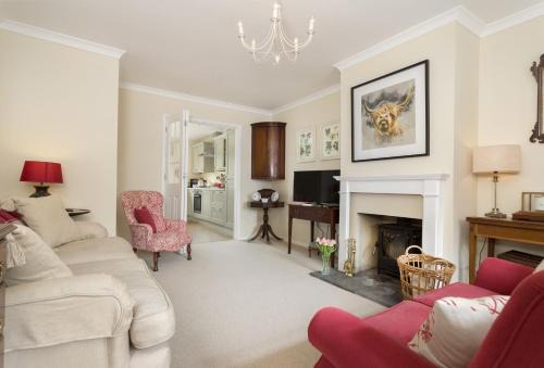 Moreton-in-Marsh House | Fairfields: Guest Rated 9.8, Perfect for Families and Pets