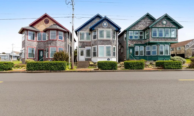 Newport House | Inviting Fairhaven: Pet-Friendly Escape with Hot Tub