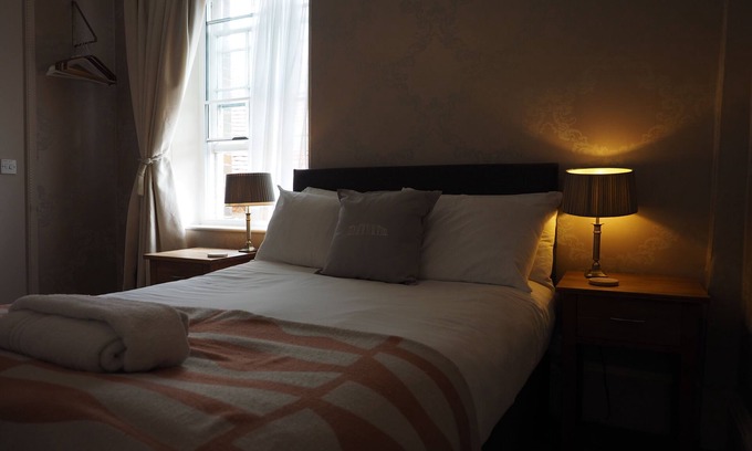 Amesbury Hotel | Discover Fairlawn House: 4-Star Stay with Breakfast Included