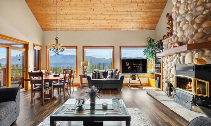 East Kootenay Cabin | Fairmont Ridge | Hot Tub | Mtn Views | Pool Table