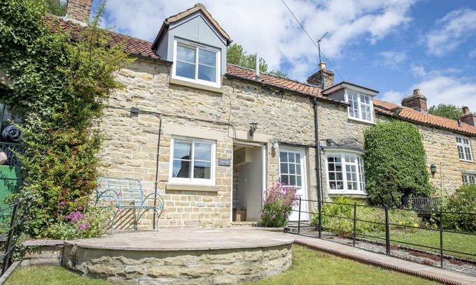 Ampleforth House | Family-Friendly Fairview in Ampleforth Near North York Moors
