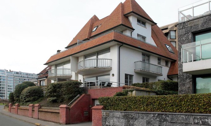Duinbergen Apartment | Oceanfront Fairway Apartment with Spa & Hot Tub Amenities
