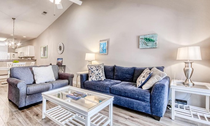 Pawleys Island Hotel | Discover Fairway to Heaven: Family-Friendly with Pool
