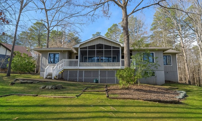Hot Springs Village House | Tranquil House: Golf Course Retreat with Scenic Screened Porch