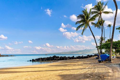 Kamuela House | Relax at Fairways at Mauna Lani with Pool and Breakfast