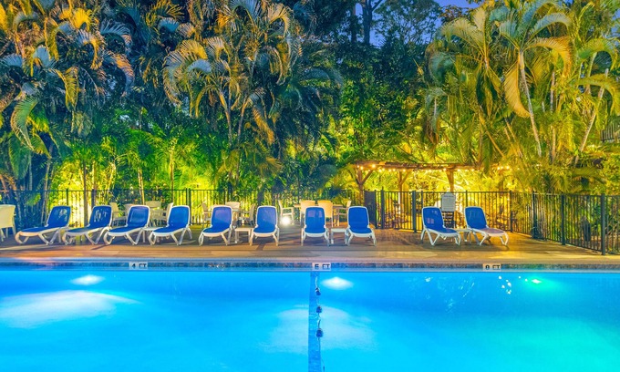 Palm River Estates Hotel | Relax at Fairways Inn of Naples with Pool and Spa Access