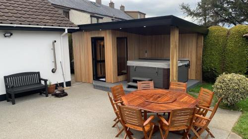 Downpatrick Villa | Exceptional Fairways Villa Newcastle: Oceanfront Getaway