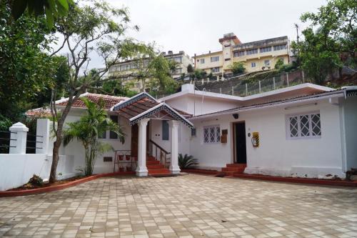 Coonoor Bed & Breakfast | Discover Fairy Glen: Family-Friendly Stay with Breakfast