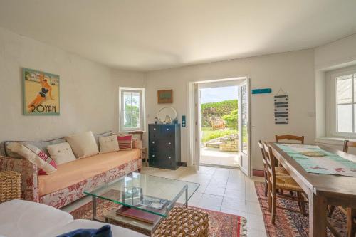 Vaux-sur-Mer Apartment | Oceanfront Escape at Falaise de Pontaillac Hotel