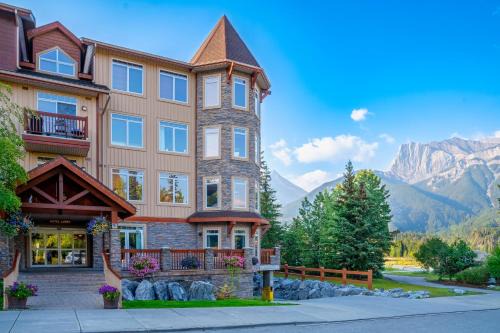 Canmore Hotel | Explore Falcon Crest Lodge: Top-Rated Stay with Hot Tub