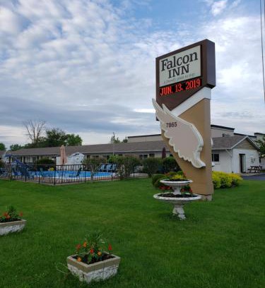 Niagara Falls Hotel | Relax at Falcon Inn: Oceanfront Views & Family Amenities