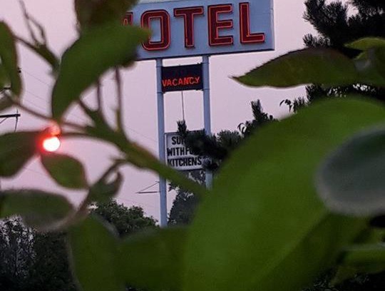 North Cowichan Hotel | Budget-Friendly Stay at Falcon Nest Motel with Pool Access