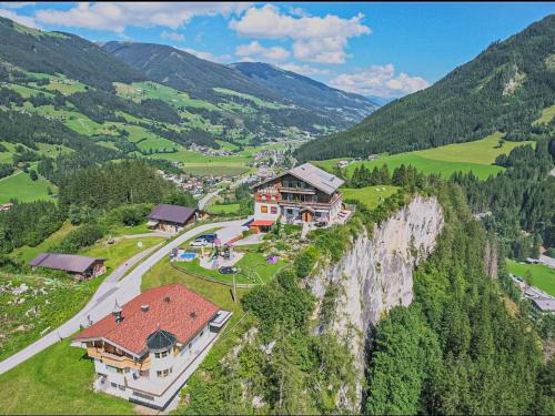 Wald im Pinzgau Ski Chalet | Discover Falkenstein: Pet & Child-Friendly Retreat