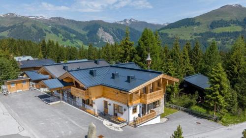 Hochkrimml House | Falkensteinalm Friends: Family-Friendly Retreat Awaits