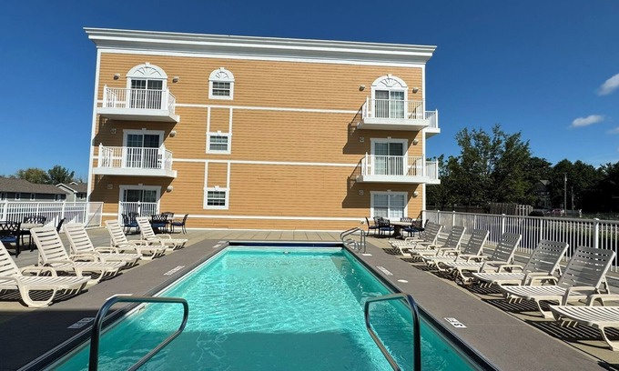 New Buffalo Condo | Unwind in a Beach Condo with Pool & Marina Views