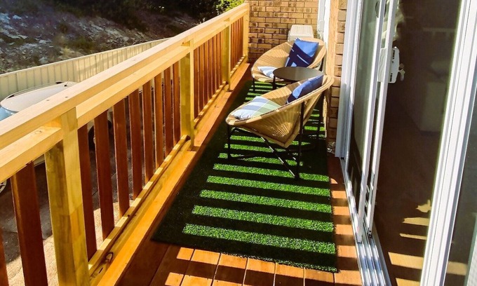 The Entrance North House | Fall asleep to the sound of waves!