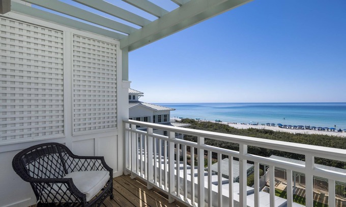 Gulf District Condo | Beachside #17: Gulf Views, Balcony & 4 Bikes Await You!