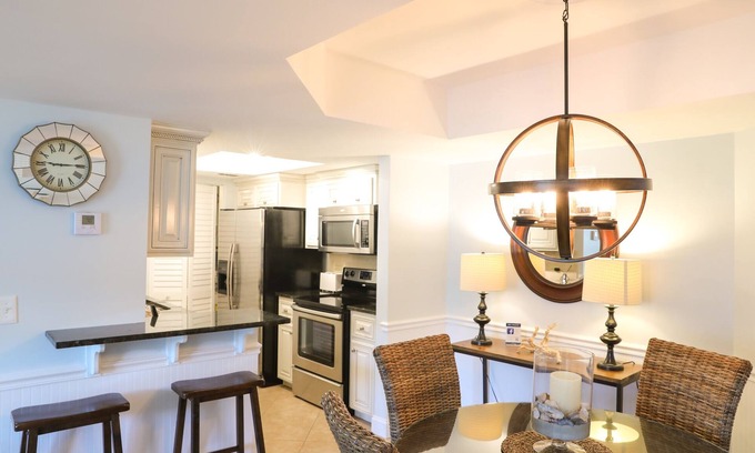 Saint Simons Island Condo | Summer Beach Getaway: Guest Rated 9.8 with Ocean Views
