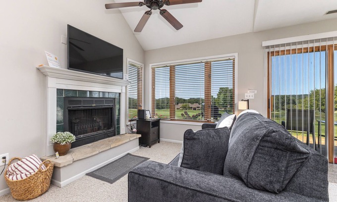 The Galena Territory Villa | Relaxing Tee Time Getaway: King Bed, Fireplace & Pools