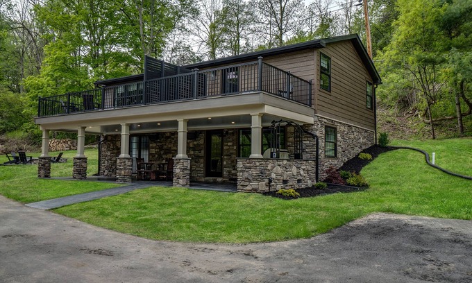 Penn Yan House | Exceptional Fall Brook: Family-Friendly Stay with Kitchen
