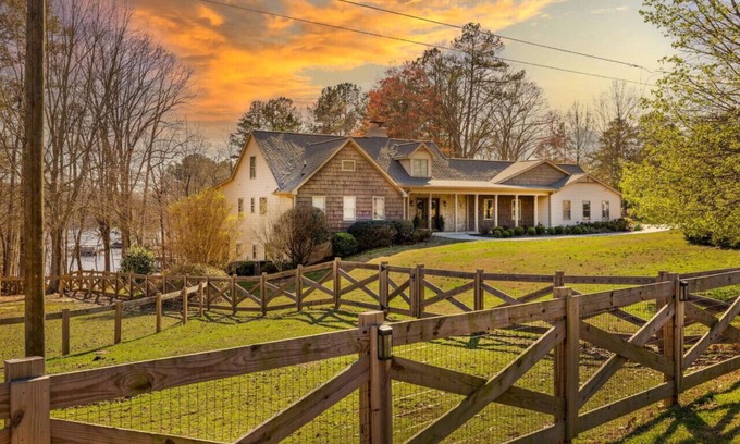 Flowery Branch Apartment | Experience Lake Ranch: Farm Fun, Kayaking & Pickleball