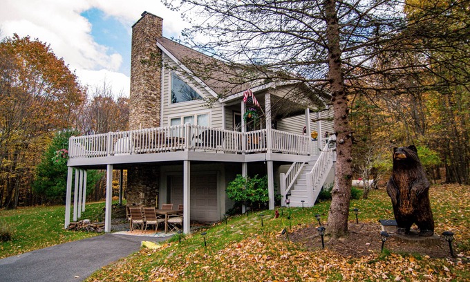 Swanton House | Relaxing Retreat: Hot Tub, Fire Pit & Steps to the Lake