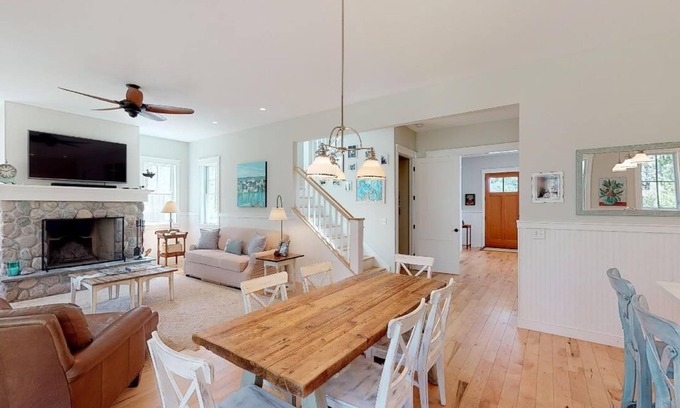 Leland House | Discover a Gorgeous 5-Bedroom Retreat with Ocean Views!