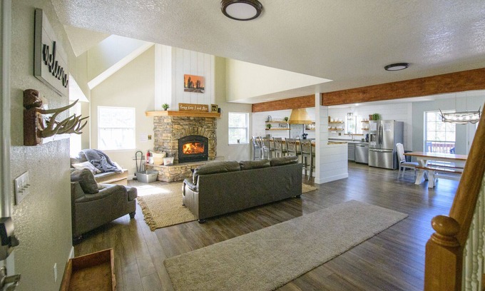 Cloudcroft Cabin | Unforgettable Cloudcroft Mountain Home with Epic Views