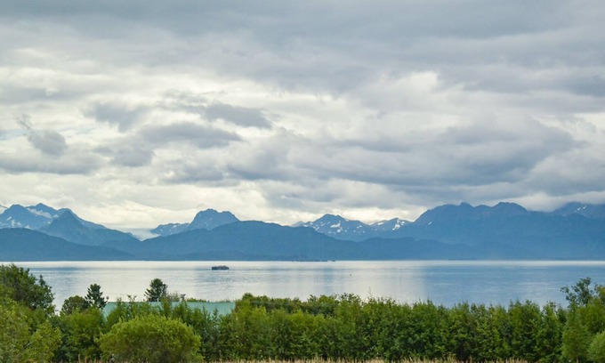 Kachemak House | Oceanview Haven with Oversized Deck - Perfect for Families!