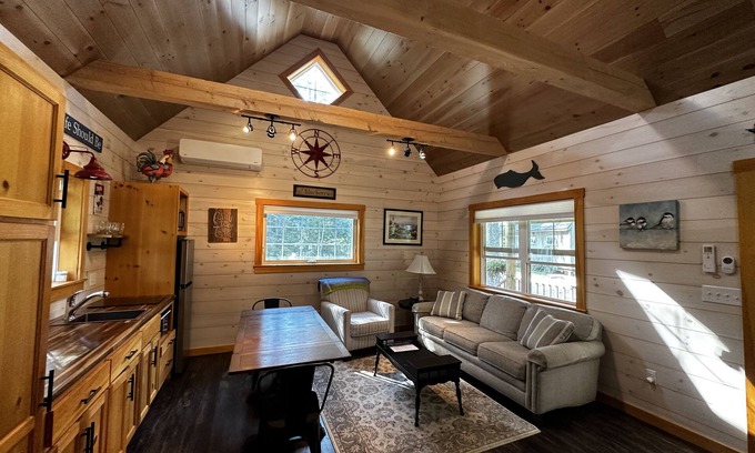 Bristol Cottage | Pet-Friendly Cottages with Dream Bunk Room & Ocean View